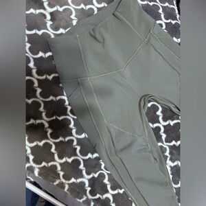 Lululemon leggings (size 2)
Full length